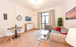 B35 - Deluxe Spacious Apartment Old Town-Free Parking - Image 4