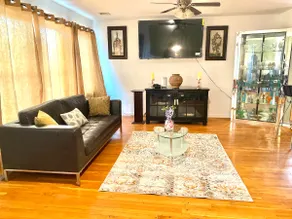 Peaceful 3BR Home Near EWR & NYC | Family-Friendly - Image 2