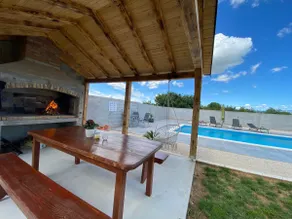 House Pedic with heated pool - Image 2
