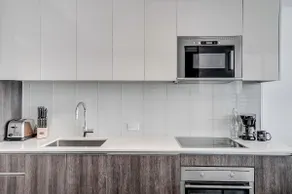 Luxury 2BR Downtown Ottawa | Balcony & Views - Image 4
