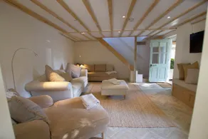Holly Tree Cottage - A Hidden Gem in the Old Town - Image 3