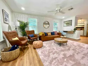 Hot Tub w/ TV, Walk to Beach, Near DT/UTMB! - Image 3