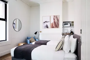 Inner-City Chic: Steps to MCG, Bars & Shopping - Image 1