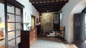 Beautiful 18th century house with courtyard & pool - Image 4