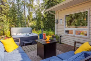 Borealis Abode: Abundant Amenities; Private Hot Tub, Pool Table, and King Bed - Image 2