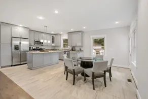 Fresh | 5 bedroom | Luxury | Center | Sunny - Image 2