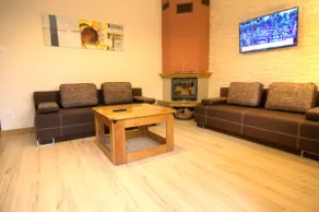 Apartment with terrace & fireplace - Image 2