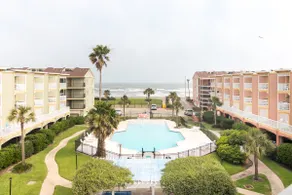 Lola's Lookout! Beachfront! Sleeps 5! On Seawall! - Image 4