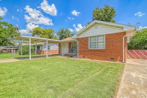 Near OU, IH-35, YMCA, Downtown Norman; Carport - Image 3
