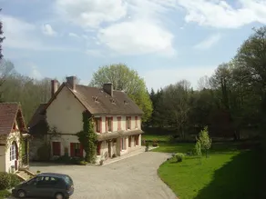 Large charming family home estate - Image 5