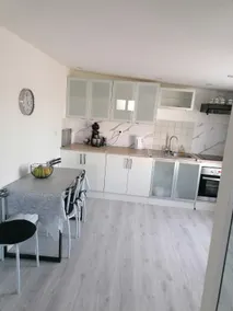 Modern 50 m2 apartment with terrace and private parking - Image 5