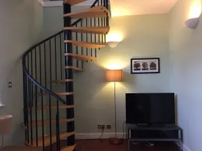Smart York Home nr Station. Free Parking & Fizz - Image 3