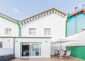 Townhouse in the city- large backyard - Image 4