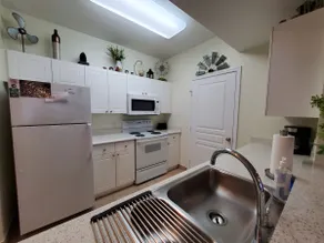 Centrally Located/Pickleball/Pool/Washer/Dryer/Fun - Image 4