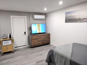 Modern In-Law Suite Close to the Beach - Image 3
