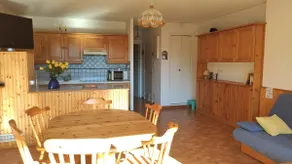 Lakeside apartment with balcony - Image 2