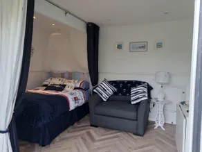 The Lavendar Snug. - Image 2