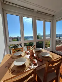 Apartment with a view of the bay - Image 4