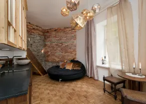 Nuns Tower Studio Apt with Fireplace - Image 4