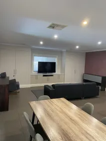 Central 4 Bedroom House - Image 2
