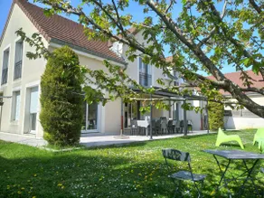 Contemporary Villa in Burgundy Furnished 4* Classified - Image 2