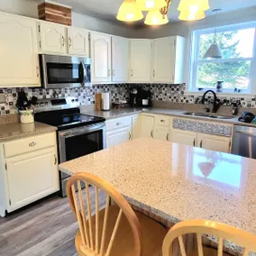 Comfortable Home w/ Direct Access to Trail - Image 5