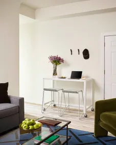 Stylish 2BD/BA in the heart of Lincoln Park - Image 5