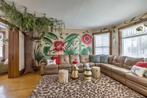 The Zoo House - Image 4