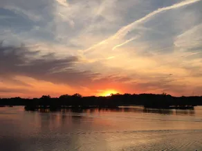 Lakefront, 2 Bed, Fire pit, Kayaks & Sunsets! - Image 3