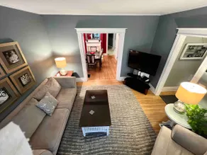 Spacious 2 Bedroom in Vintage 1910 Southeast Home - Image 3