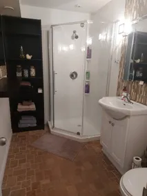 Affordable Apt in Central Niagara with parking - Image 5