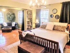Luxurious Milton Apartment & Separate Guest Suite - Image 2