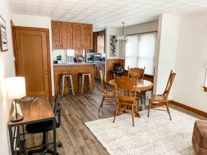 Cozy Home-Close to Lake & Centrally Located! - Image 2