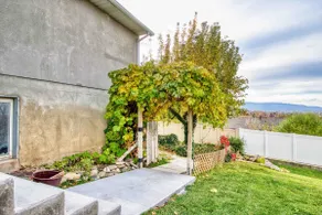 Renovated Basement Apartment with Stunning Views - Image 3