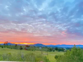 Pet Friendly cabin w/ fireplace and mountain views - Image 3