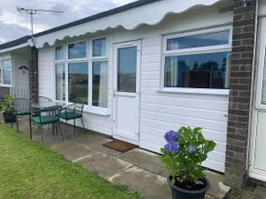 Cosy 2 Bed Chalet - Image 2