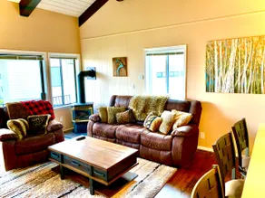 Eagle's Nest - Lake & Mountain View Retreat - Image 4