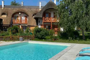 Emese apartment - View and pool - Image 3