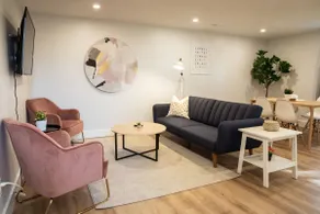 Modern 2BR Apt • Forest Heights • Near DT & Uni - Image 2