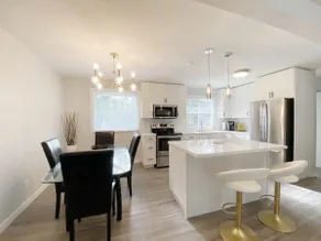 Bright and Newly Renovated Louise Ave. Loft - Image 2