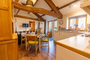 Dragonfly Cottage, Canal location - Image 3