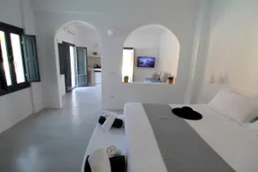 Honeymoon Filira suite with private plunge pool - Image 4