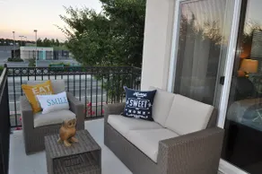 LeParkYellow,Pool,SpaNextoDowntownAirportHospitals - Image 4