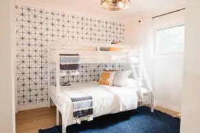 Lakefront Escape w/ Sunrise Views + King Bed - Image 4