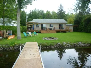 Cottage on World Heritage Rideau River. - Image 2