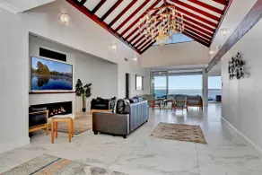 Lakefront Villa w/ Spa & Stunning Views - Image 5