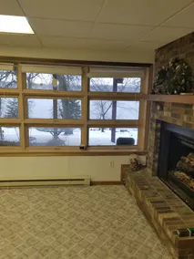 Comfortable lakeview living space. A Fairmont gem. - Image 4