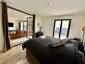 Atypical apartment, with garden - Image 4
