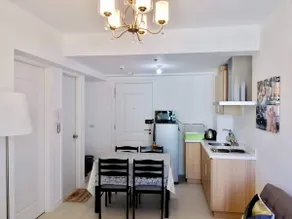 1BR with Balcony, Netflix & Wifi - Image 5