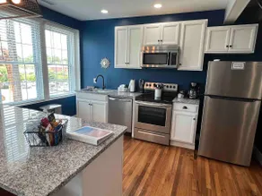 Downtown Lenoir Luxury Apartment - Image 3